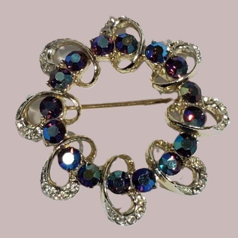 Beautiful Vintage Aurora Borealis Wreath Brooch - Stunning!